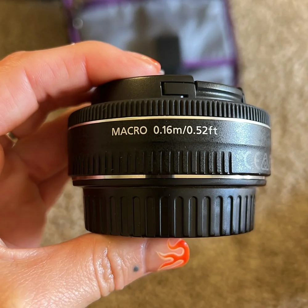 Canon EF-S 24mm F/2.8